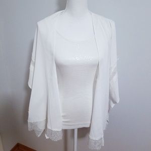 ADORABLE WHITE LACE KIMONO